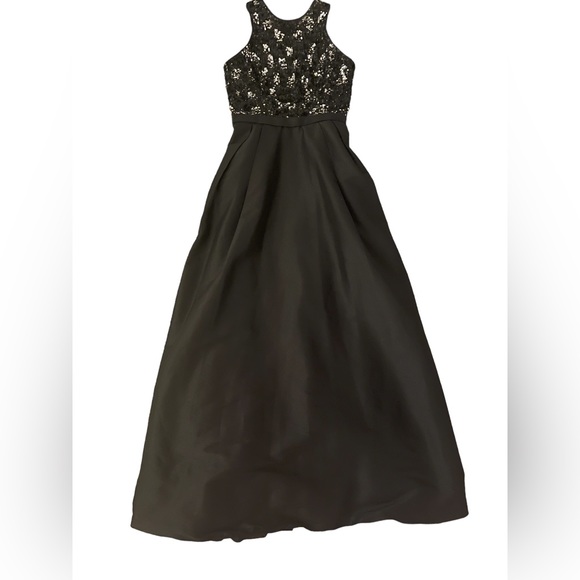 Monique Lhuillier Dresses & Skirts - Monique Lhuillier Black Sequined Dress- size 8- Absolutely STUNNING!